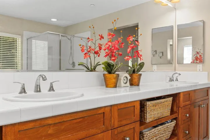28292 Meadow Glen Way W, Escondido, California 92026