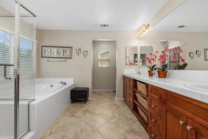 28292 Meadow Glen Way W, Escondido, California 92026