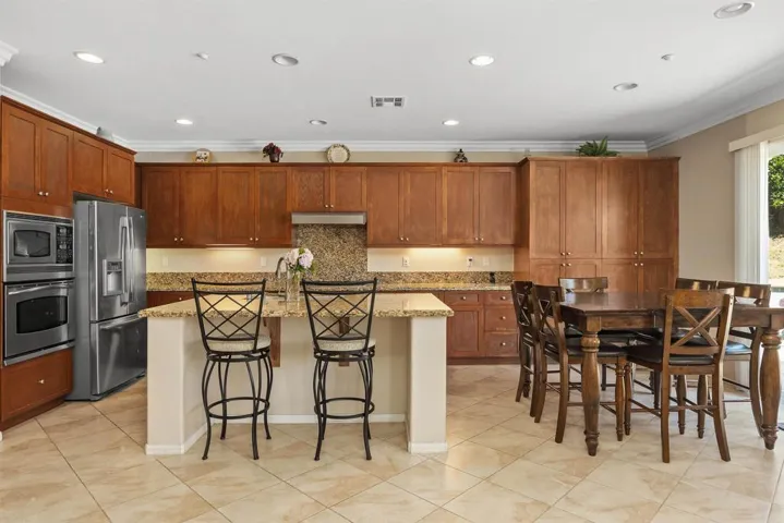 28292 Meadow Glen Way W, Escondido, California 92026