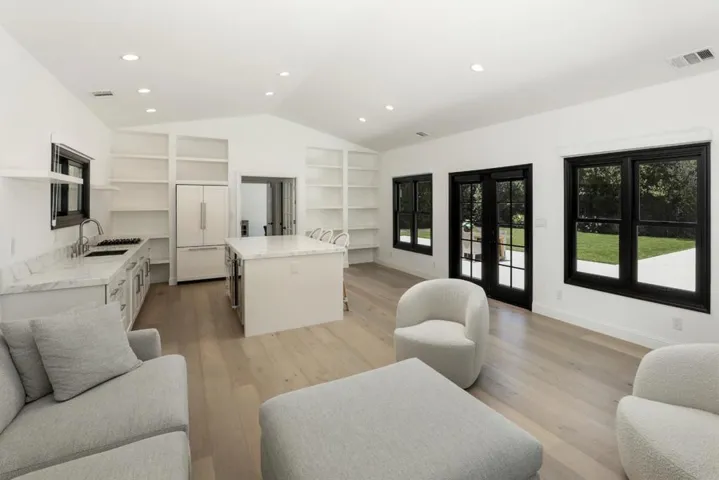 559 Placitas Avenue, Menlo Park, California 94025