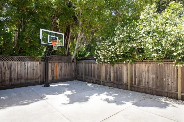 559 Placitas Avenue, Menlo Park, California 94025