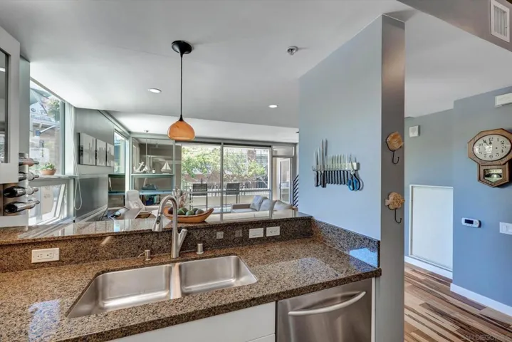 Such a great kitchen for entertaining while a game or concert is happening! Gorgeous open kitchen floorplan-stainless steel appliances-granite countertops!