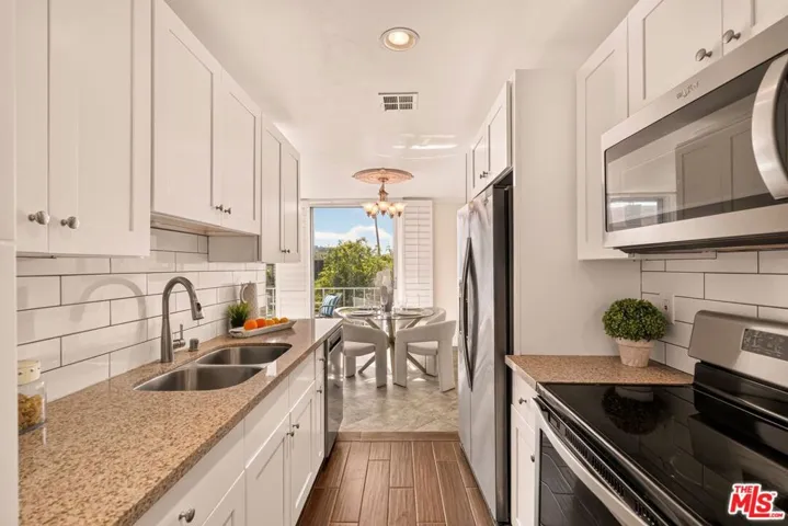 100 S Doheny Drive 402, Los Angeles, California 90048