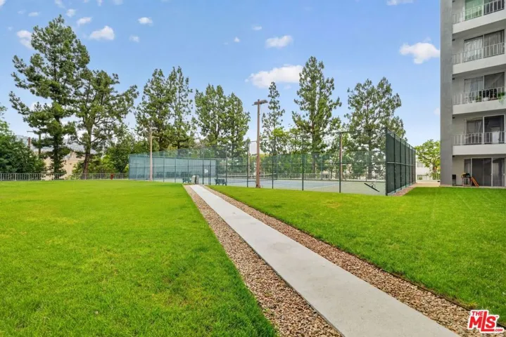 100 S Doheny Drive 402, Los Angeles, California 90048