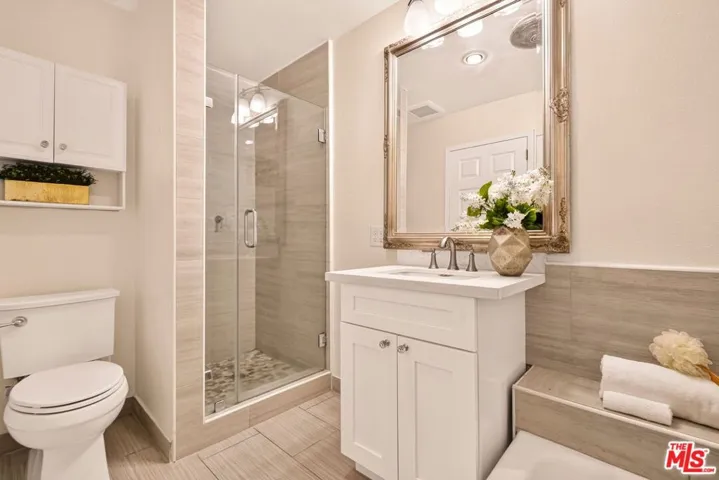 100 S Doheny Drive 402, Los Angeles, California 90048