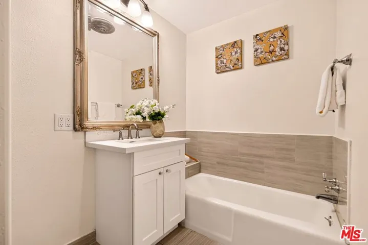 100 S Doheny Drive 402, Los Angeles, California 90048