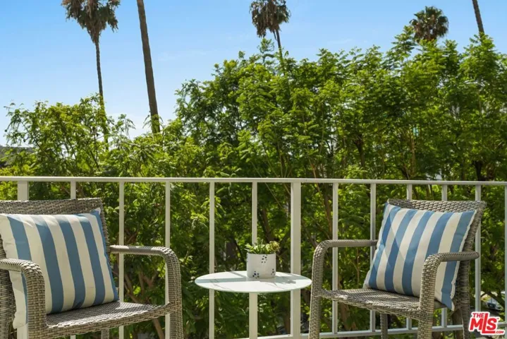 100 S Doheny Drive 402, Los Angeles, California 90048