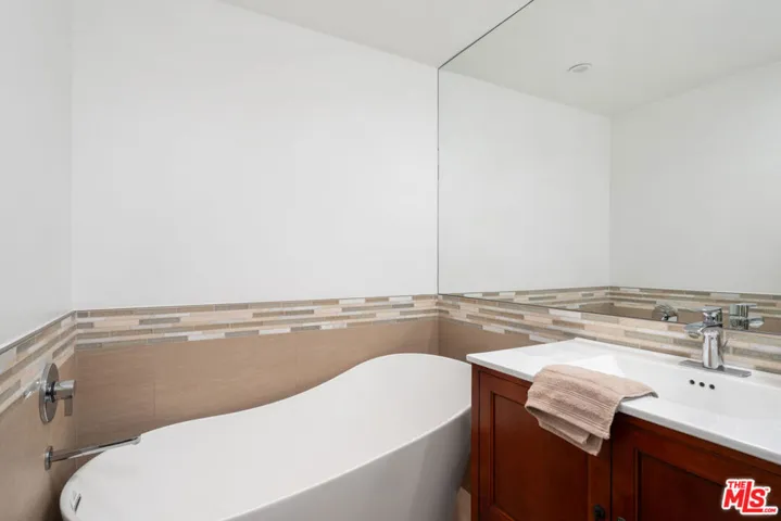 100 S Doheny Drive 503, Los Angeles, California 90048