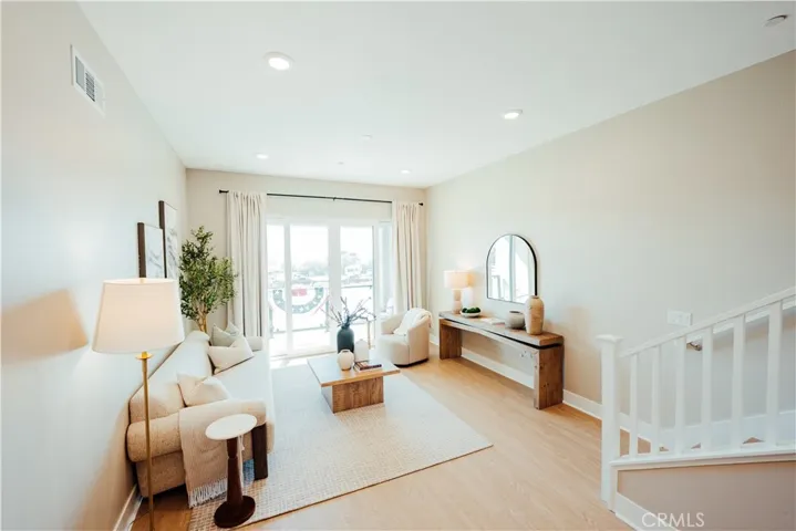 Images shown are artist renderings or photos of model home, and not actual unit. Final finishes may vary.