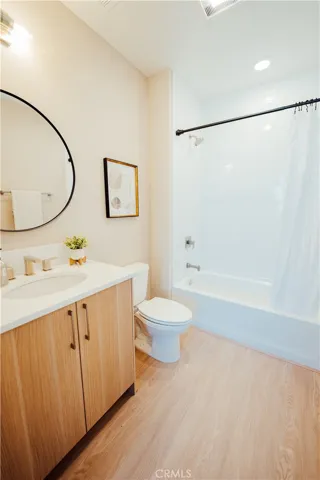 Images shown are artist renderings or photos of model home, and not actual unit. Final finishes may vary.