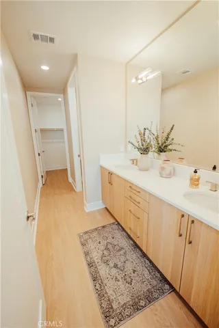Images shown are artist renderings or photos of model home, and not actual unit. Final finishes may vary.
