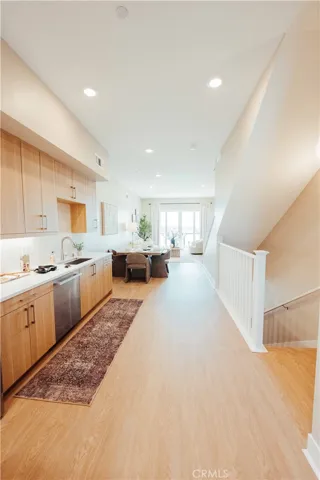 Images shown are artist renderings or photos of model home, and not actual unit. Final finishes may vary.