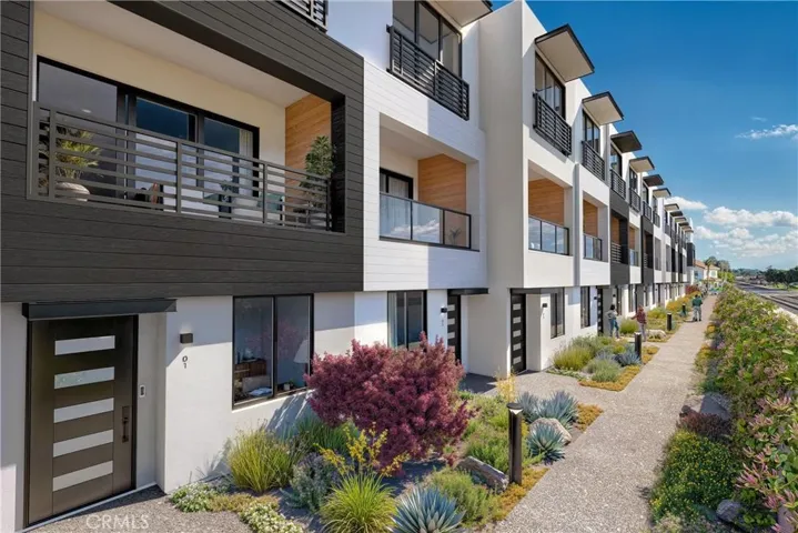 Images shown are artist renderings or photos of model home, and not actual unit. Final finishes may vary.