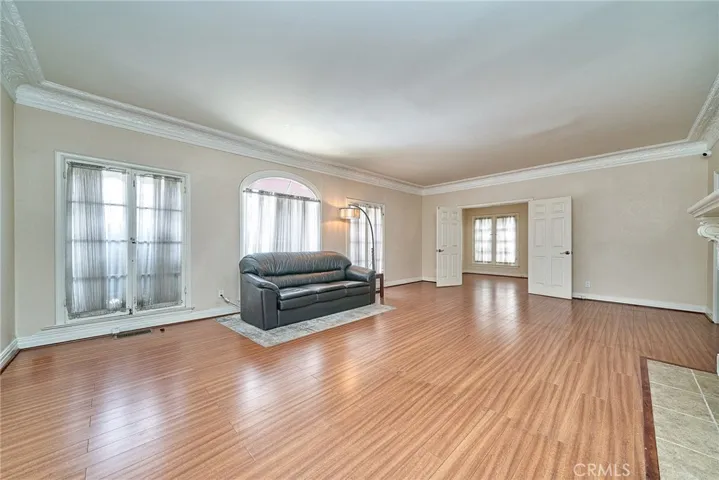 727 Crenshaw, Los Angeles, California 90005