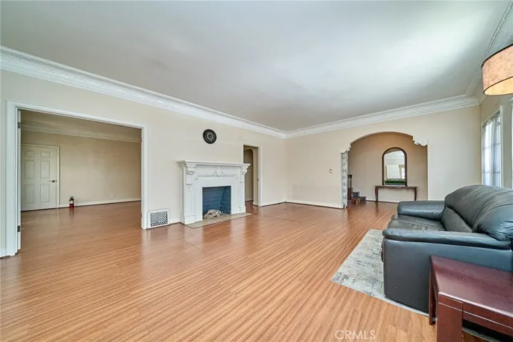 727 Crenshaw, Los Angeles, California 90005