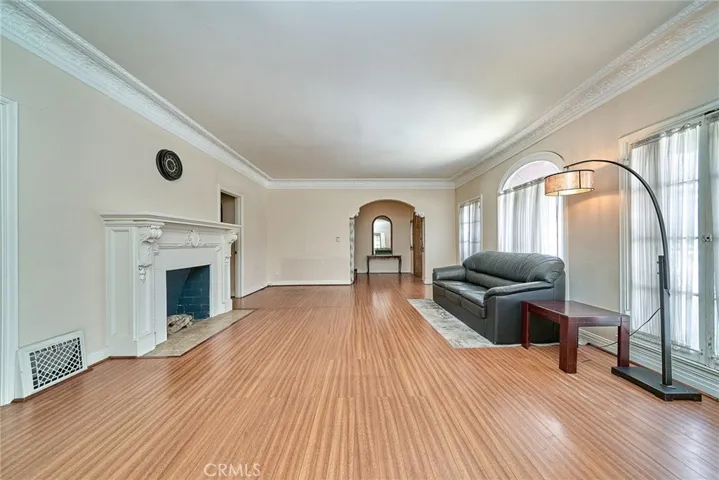 727 Crenshaw, Los Angeles, California 90005