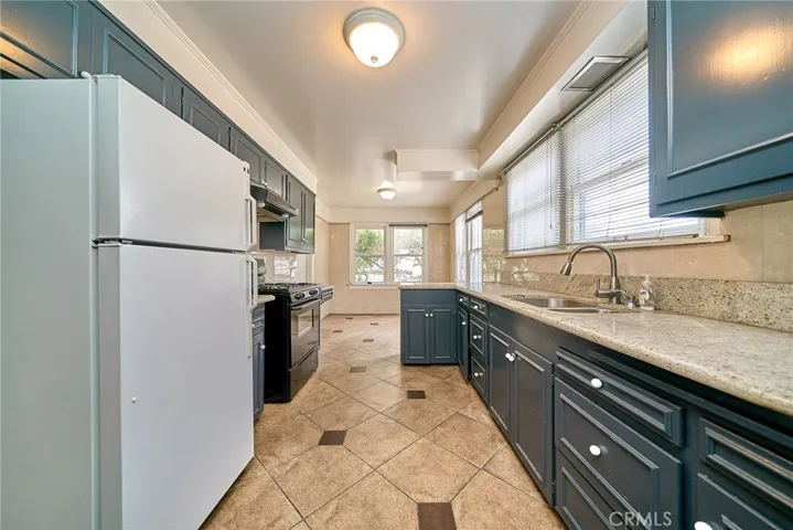 727 Crenshaw, Los Angeles, California 90005