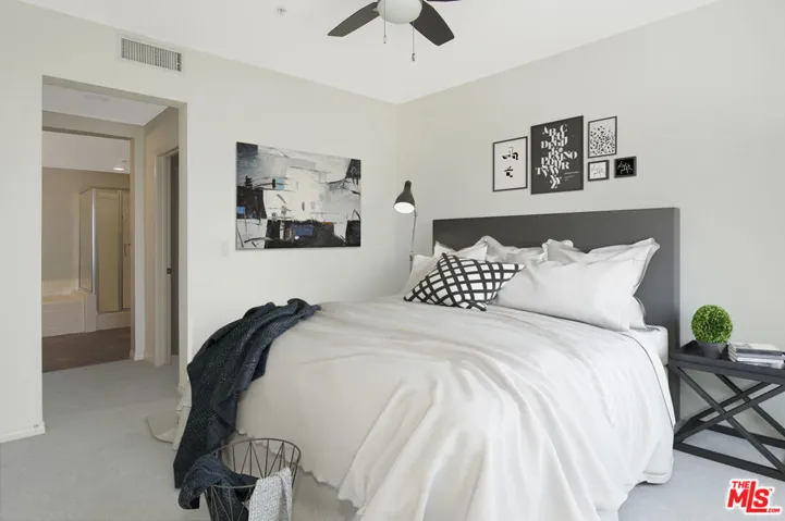 6020 Seabluff Drive 303, Playa Vista, California 90094