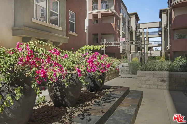6020 Seabluff Drive 303, Playa Vista, California 90094