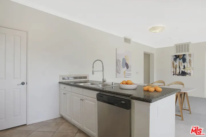 6020 Seabluff Drive 303, Playa Vista, California 90094