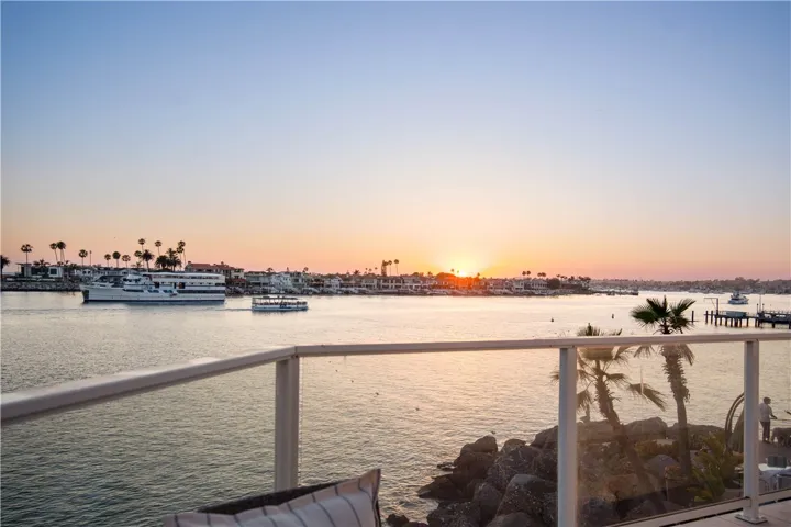 2717 Shell Street, Corona Del Mar, California 92625