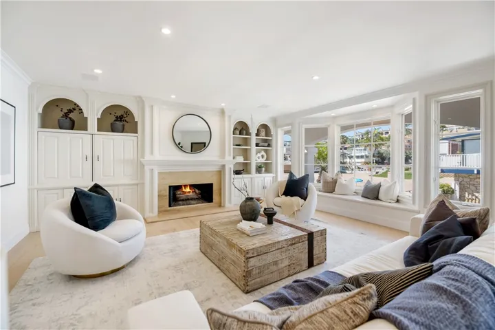 2717 Shell Street, Corona Del Mar, California 92625