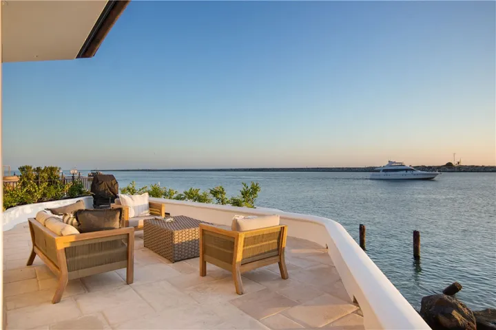2717 Shell Street, Corona Del Mar, California 92625