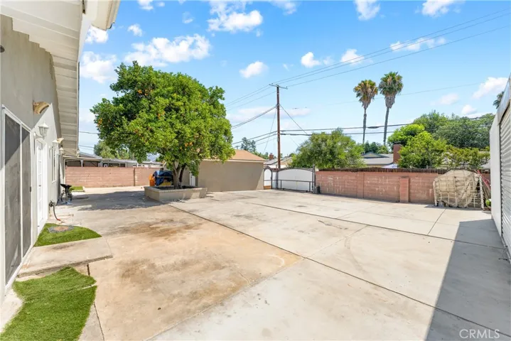 7222 Fallbrook Avenue, West Hills, California 91307