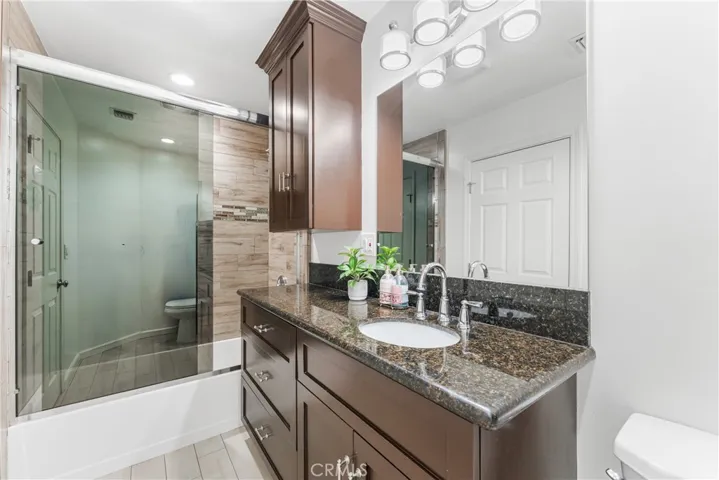 7222 Fallbrook Avenue, West Hills, California 91307