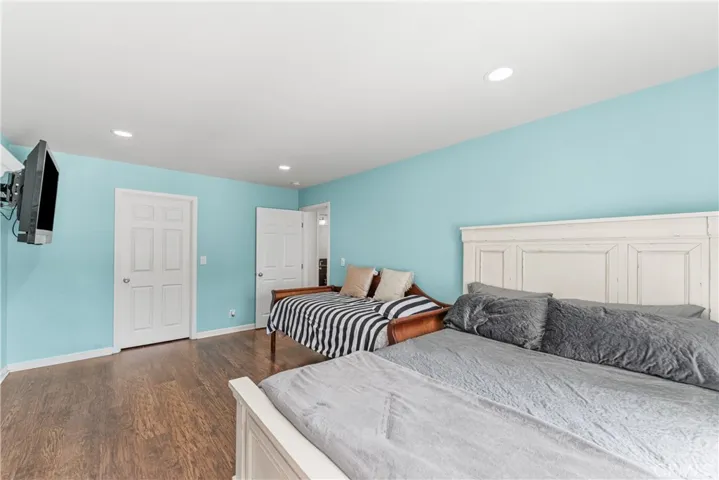7222 Fallbrook Avenue, West Hills, California 91307
