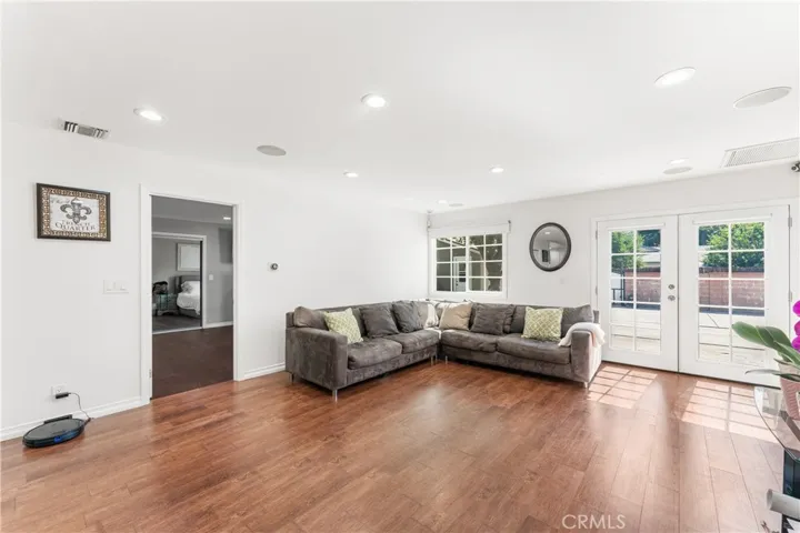 7222 Fallbrook Avenue, West Hills, California 91307
