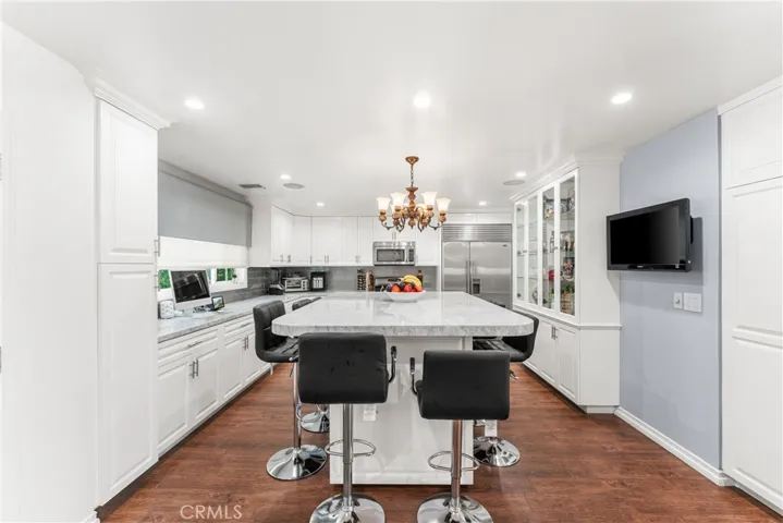 7222 Fallbrook Avenue, West Hills, California 91307