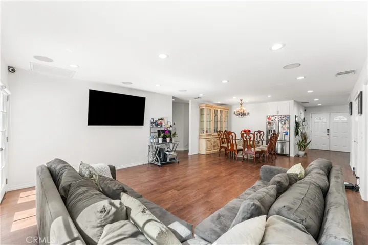 7222 Fallbrook Avenue, West Hills, California 91307