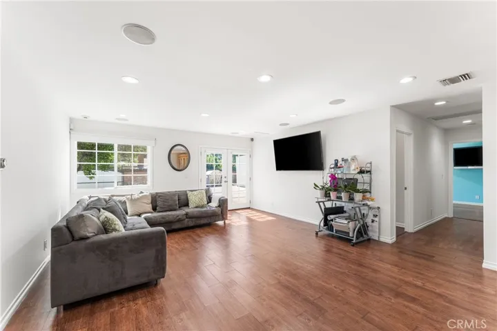 7222 Fallbrook Avenue, West Hills, California 91307