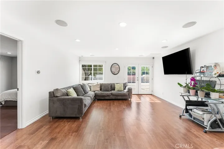 7222 Fallbrook Avenue, West Hills, California 91307