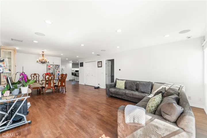 7222 Fallbrook Avenue, West Hills, California 91307