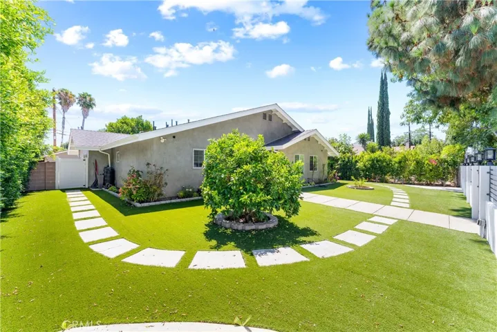 7222 Fallbrook Avenue, West Hills, California 91307