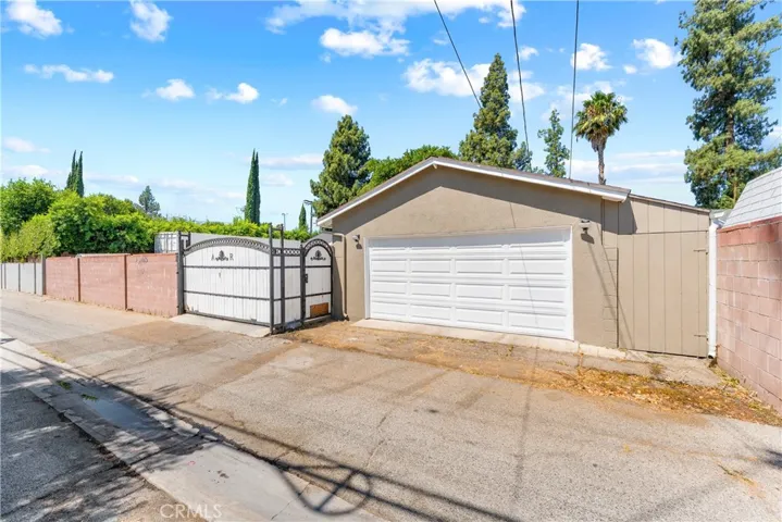7222 Fallbrook Avenue, West Hills, California 91307