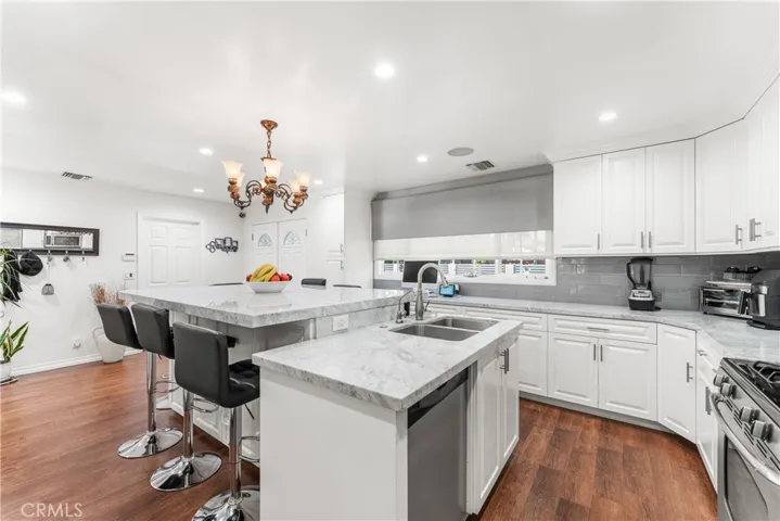 7222 Fallbrook Avenue, West Hills, California 91307