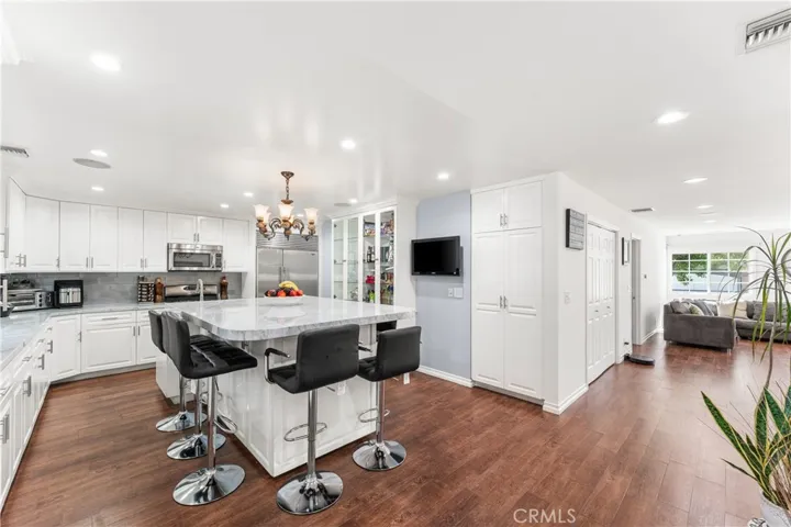 7222 Fallbrook Avenue, West Hills, California 91307