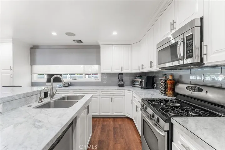7222 Fallbrook Avenue, West Hills, California 91307