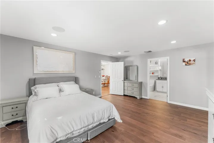 7222 Fallbrook Avenue, West Hills, California 91307