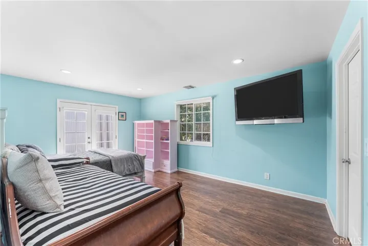 7222 Fallbrook Avenue, West Hills, California 91307