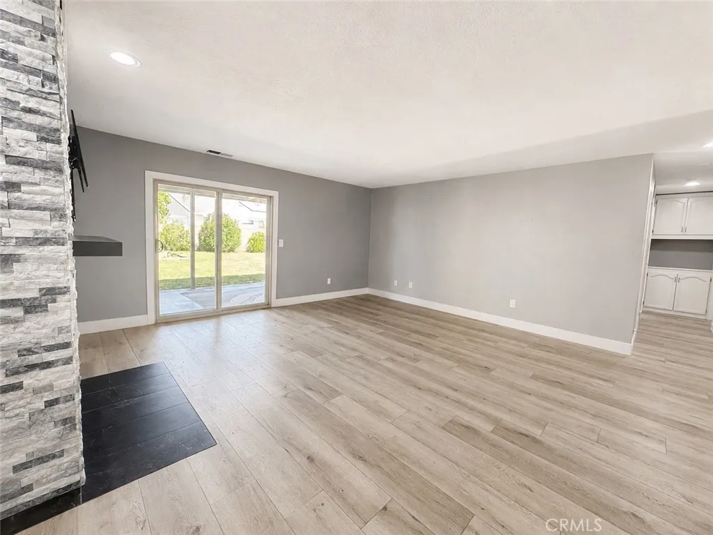 04-LivingroomU