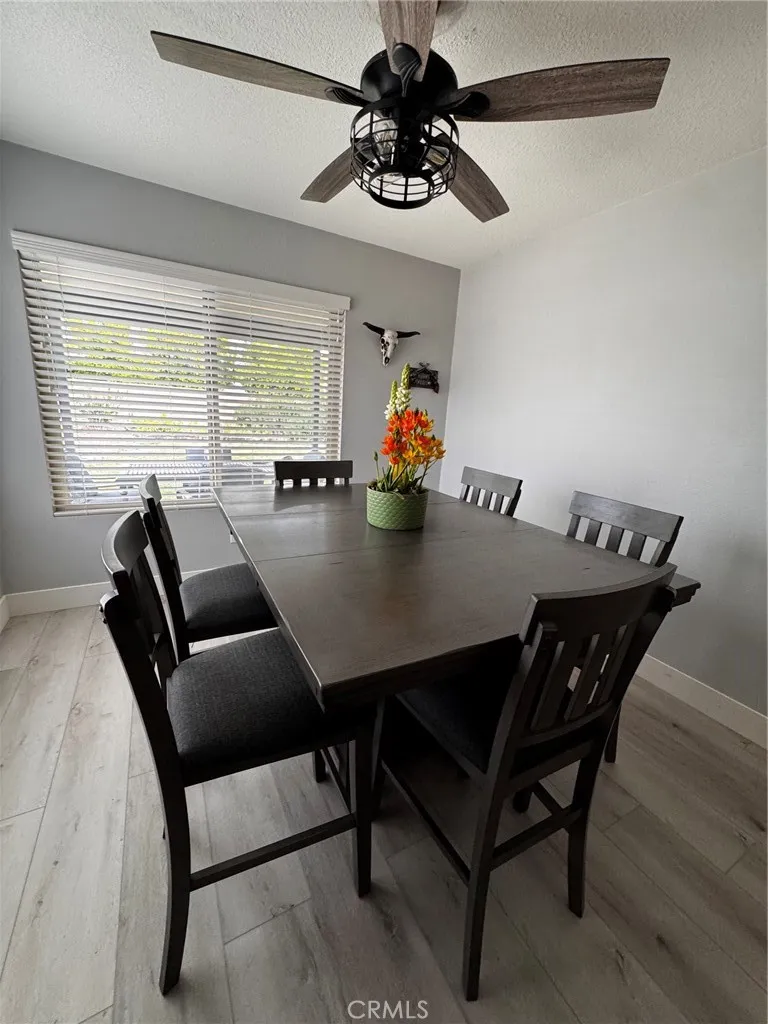 08-DiningFurnished