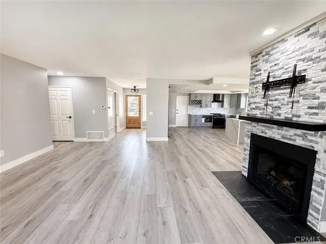 06-LivingroomU