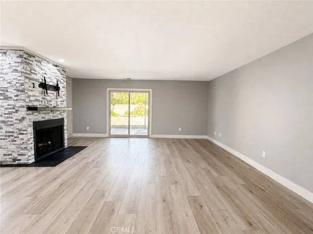 03-LivingroomU