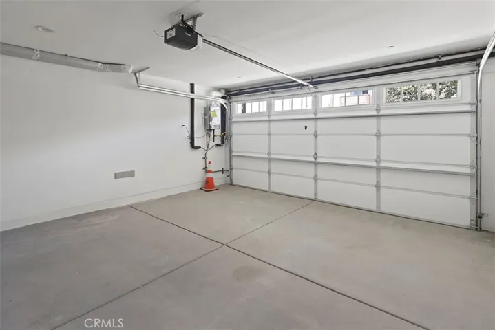 9110 Burnet Avenue, North Hills, California 91343