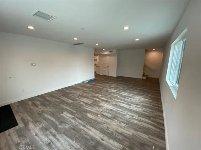 9110 Burnet Avenue, North Hills, California 91343