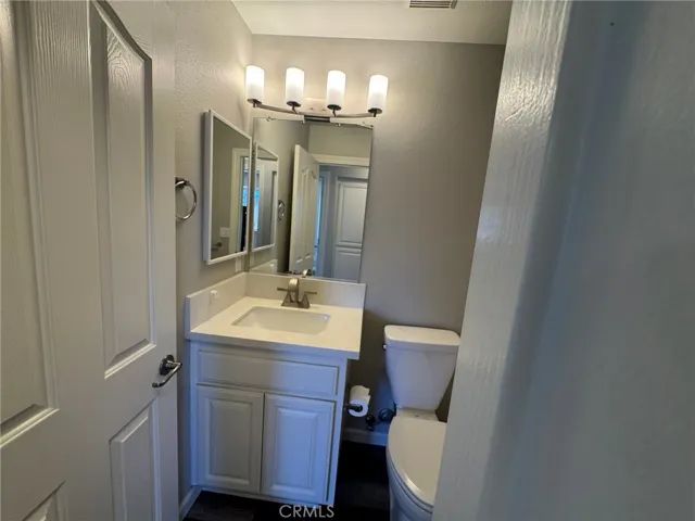 Hallway bath 2